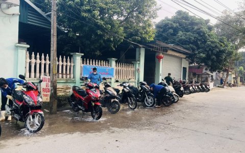 Đoàn xã Xuân Giang phối hợp Hội cựu chiến binh xã tổ chức chương trình rửa xe gây quỹ tặng quà tết cho học sinh có hoàn cảnh khó khăn nhân dịp tết Nguyên đán Ất Tỵ năm 2025